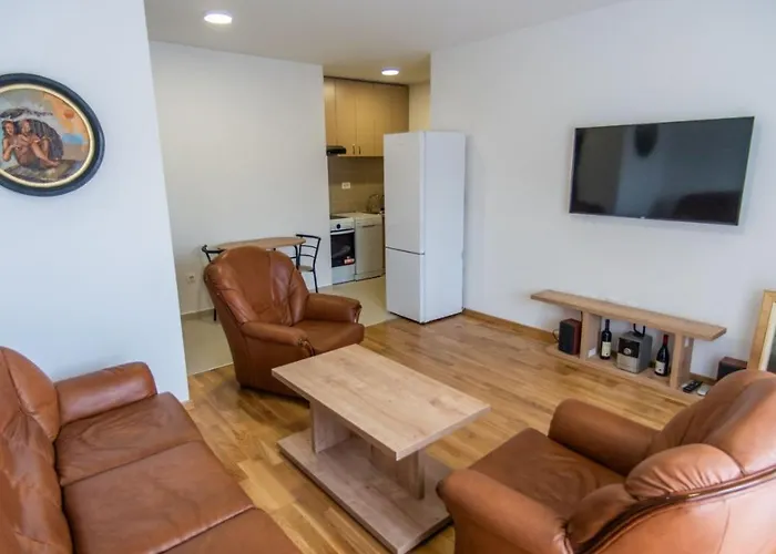 Sunny Hill Ljubovic *